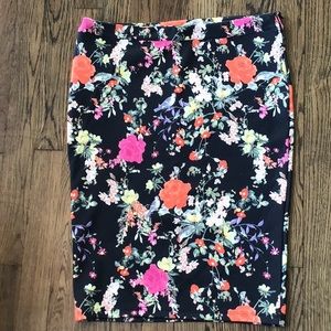 EUC Zara floral pencil skirt